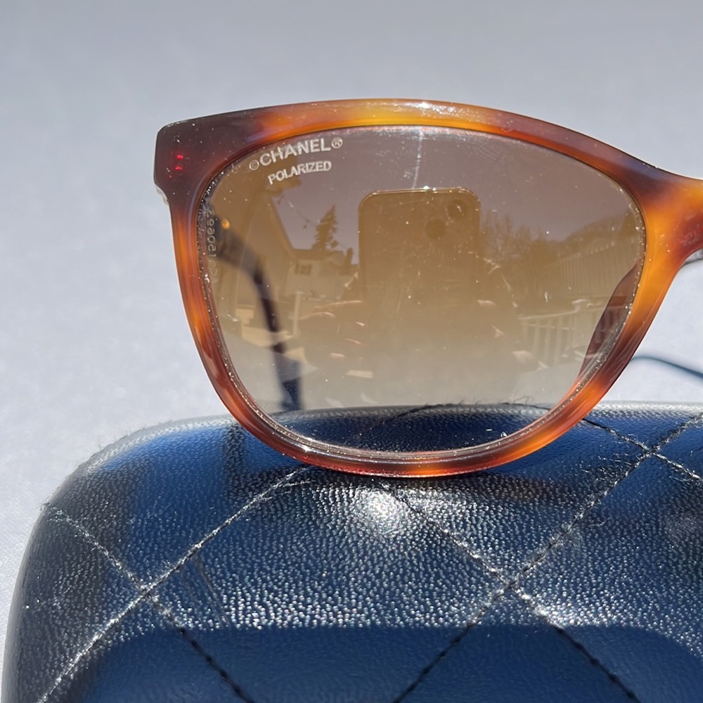 Chanel made in Italy beautiful sunglasses - Picture 3 of 9